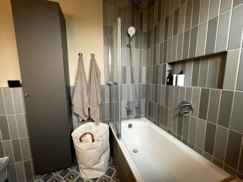 В планировке многих наших проектов предусмотрена мастер - спальня. 03