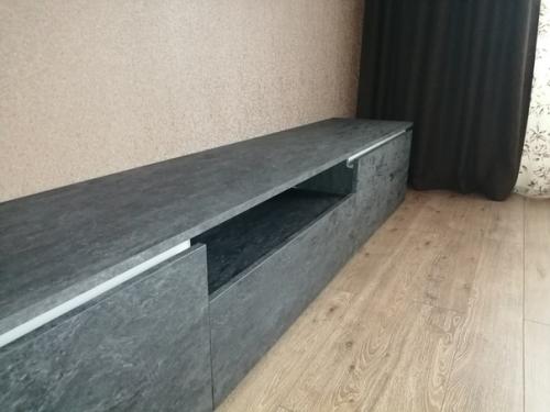 Стильная TV тумба отлично украсит гостиную вашего дома. 02