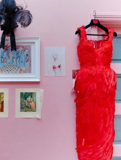 Мы рассматриваем с утра пораньше устройство и быт дома любимой рок - принцессы современности дизайнера Дилары финдикоглу. 05