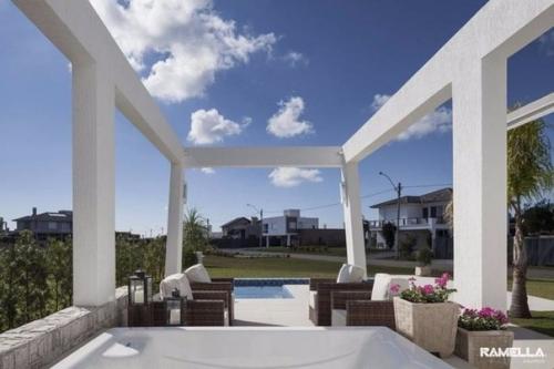 Дом гонт от студии Ramella Arquitetura (видео). 03