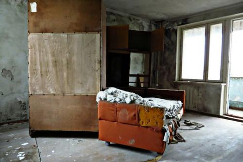 Проходя грузовой порт, погода резко сменилась с ясной и солнечной на серую и хмурую. 05