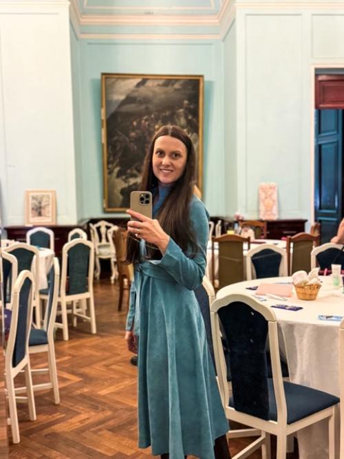 Участие в выставке картин в доме офицеров Санкт-петербурга приняла. 04