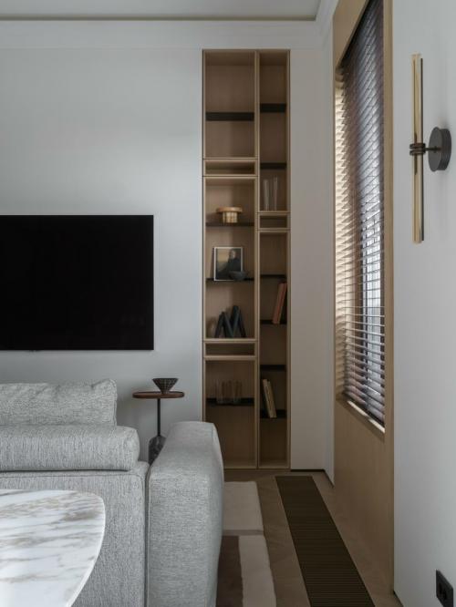 Интерьер этой квартиры создавался для девушки, которая работает удалённо и ценит визуальную тишину.  