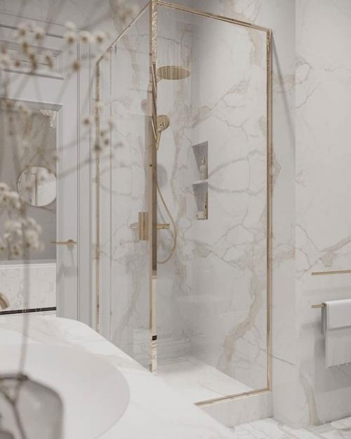 Изящная и утончённая ванная комната в проекте загородного дома. 04