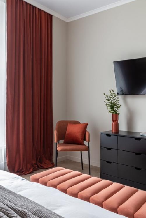 Дизайнеры студии Ярко Дизайн создали минималистичный интерьер евротрёшки в новостройке с удобной планировкой для семьи из 3-х человек. 06