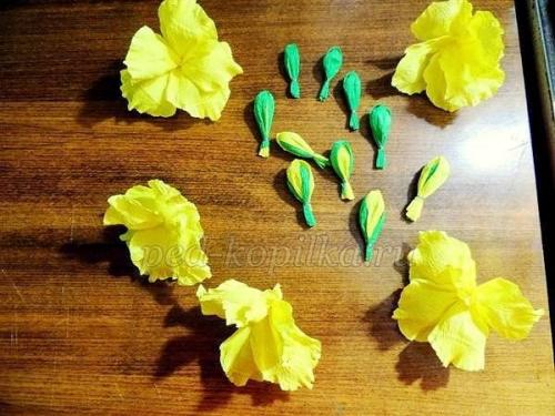 Мастер-класс: гладиолусы из гофрированной бумаги. 03
