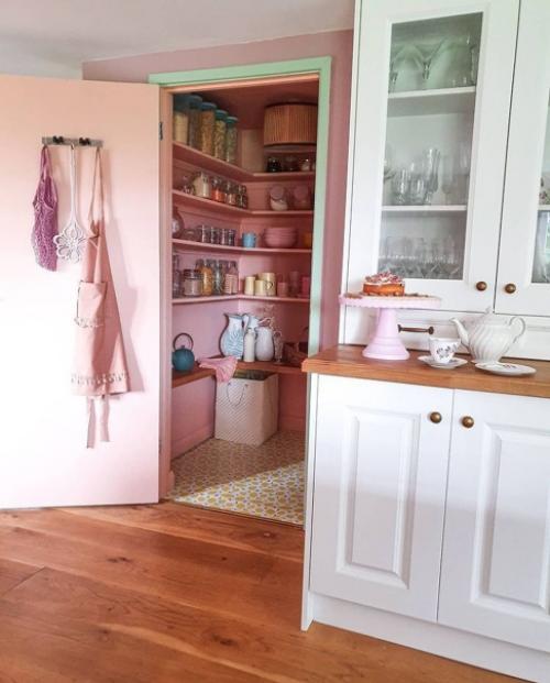 Хватит уже розового цвета. 02