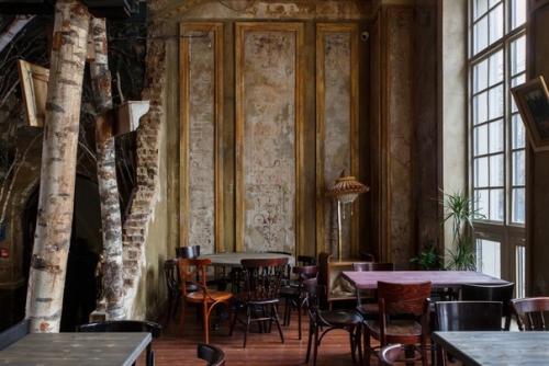 В последнее время ресторанный бизнес не отстает от культурной повестки - все больше открывается мест, вдохновленных родными образами. 05