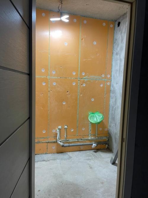 Ремонт сдвинулся в ванной. 06