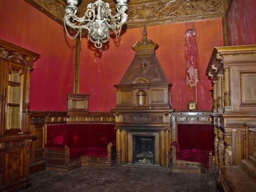 Особняк купцов Брусницыных расположился на кожевенной линии васильевского острова - в XIX веке она была промышленной зоной. 06