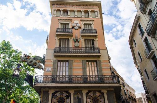 Балкон в наши дни привычным продолжением квартиры стал. 07