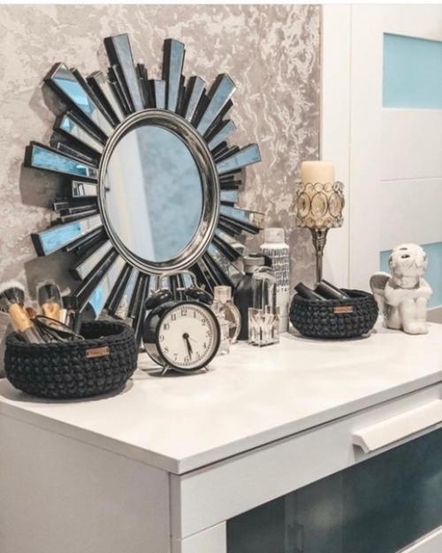 Прикольный дизайн, но слишком много всего. 07