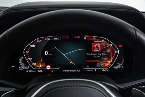 На приборную панель возложена важная миссия: быть легко читаемой и давать владельцу максимум информации. 07