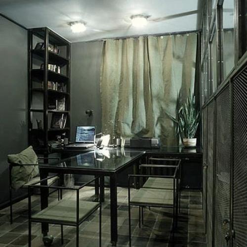 Архитектор Петр костелов отреставрировал квартиру в Москве, используя индустриальные материалы. 03