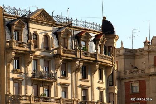 Балкон в наши дни привычным продолжением квартиры стал. 05