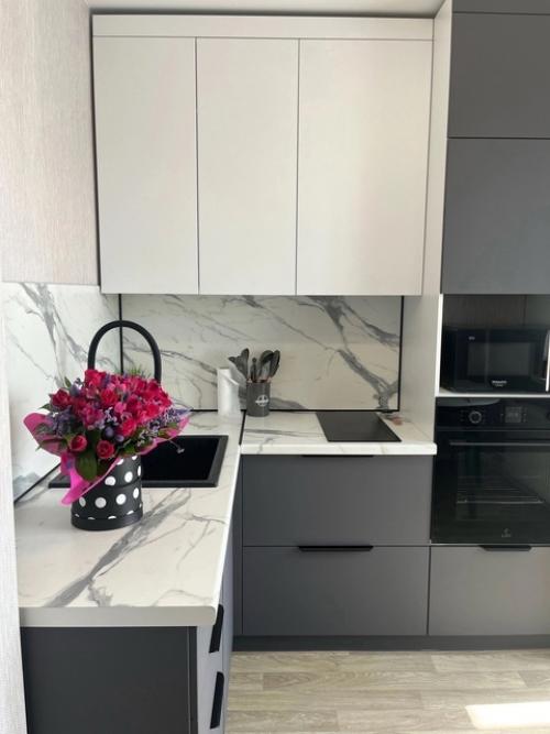 Современная и стильная кухня для молодой девушки. 01