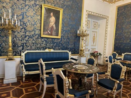 Посетили дворец Юсуповых, который внешне выглядит достаточно скромным. 02