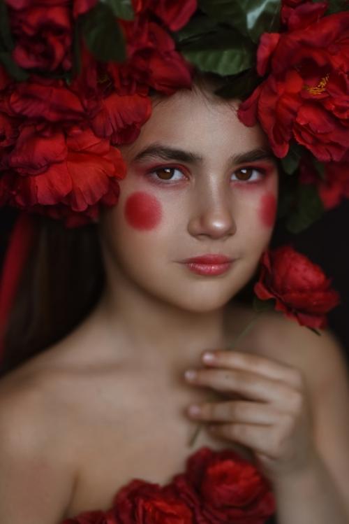 С 8 марта девочки. 02