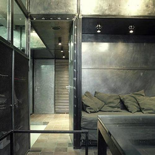 Архитектор Петр костелов отреставрировал квартиру в Москве, используя индустриальные материалы. 02