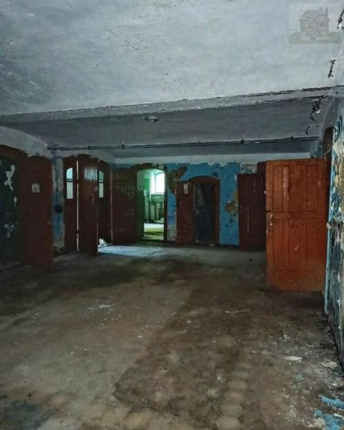 Есть в калининградской области место, где компании Netflix сам бог велел снять завораживающий и кошмарный сериал про вампиров. 04