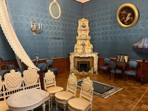 Посетили дворец Юсуповых, который внешне выглядит достаточно скромным. 01