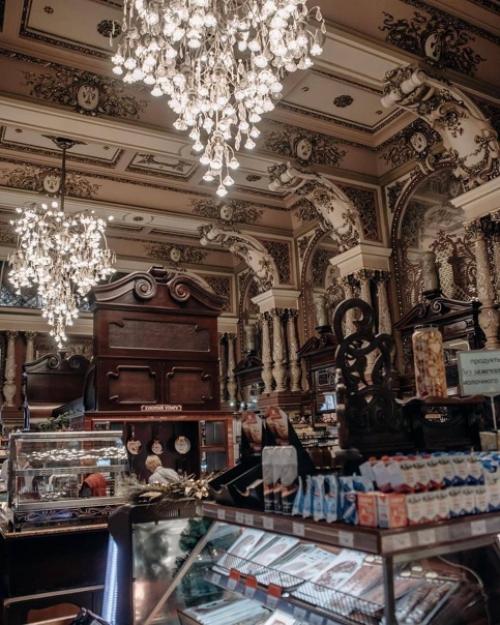 Один из старейших магазинов Москвы - елисеевский. 04