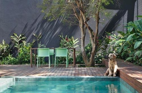 Необычный радужный интерьер дома в стиле 70-х годов, расположенный в Сан-паулу, в Бразилии. 09