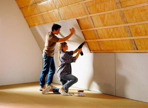 Отделка мансарды. Одним из мэйнстримных направлений в дизайне мансардного этажа, является отделка его евровагонкой. 02