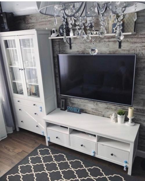 Прикольный дизайн, но слишком много всего. 05