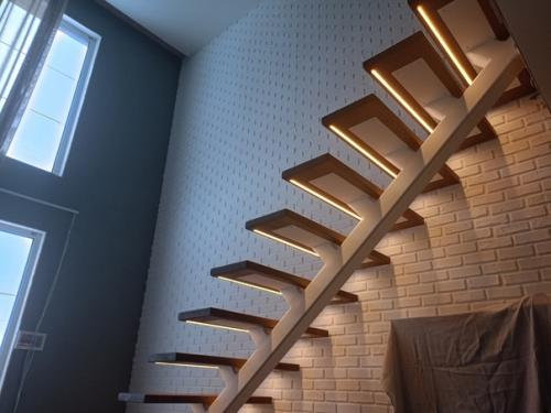 Ещё одна наша красавица лестница, пополнила нашу копилку работ. 01