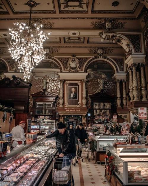 Один из старейших магазинов Москвы - елисеевский. 09
