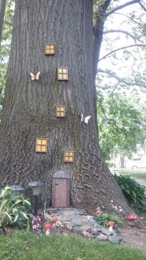 Дети и внимательные грибники иногда находят во время прогулок по лесам и паркам кое что необычное. 04