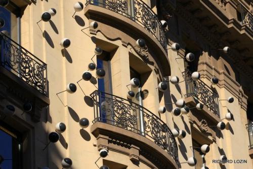 Балкон в наши дни привычным продолжением квартиры стал. 03