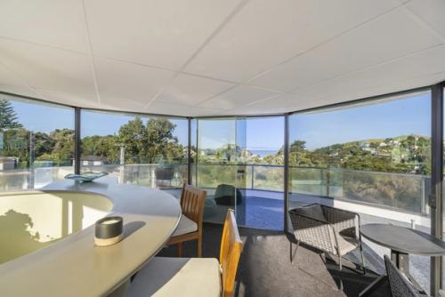 Маяк - стеклянный дом с панорамным видом и возможностью вращения на 360 градусов. 01