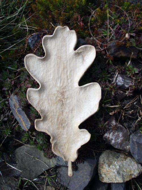 Блюдо в форме дубового листика готово. 01