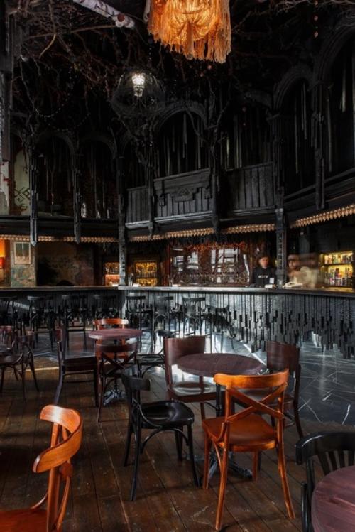 В последнее время ресторанный бизнес не отстает от культурной повестки - все больше открывается мест, вдохновленных родными образами. 01