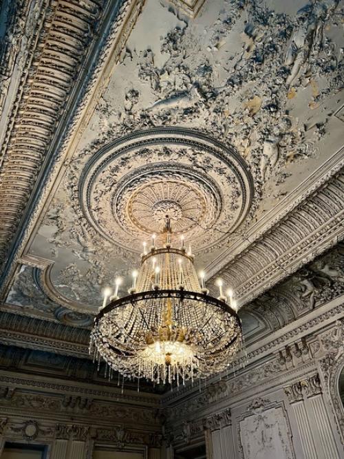 Особняк Брусницыных - один из многих объектов культурного наследия, который все еще не тронула реставрационная рука. 02