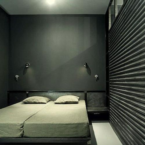 Архитектор Петр костелов отреставрировал квартиру в Москве, используя индустриальные материалы. 04