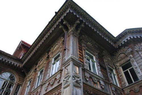 В 540 км от Москвы, в костромской области, между судаем и Чухломой, простирается живописный край, раскинувшийся вдоль берега реки виги. 09