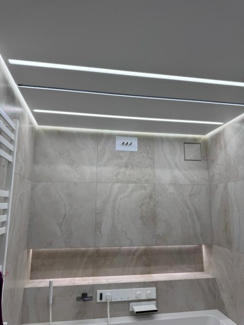 Эта ванная стала выглядеть в 2 раза дороже - благодаря правильному потолку. 03