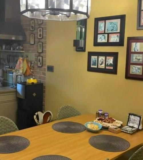 В данный момент все находятся дома вместе с Юлией Меньшовой. 05