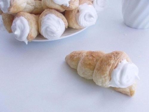 Cлоеные трубочки с белковым кремом? 03