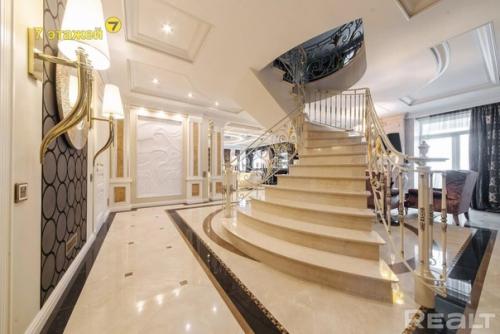 То ли дворец, то ли театр: как выглядит самая дорогая квартира в Минске. 01