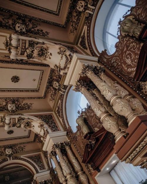 Один из старейших магазинов Москвы - елисеевский. 03