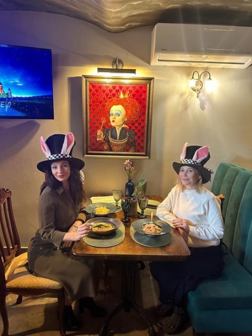 Женская дружба или поход в кроличью нору в рубрике выходного дня Четырьмя Лапами по Калининграду. 06