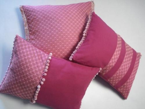 Торшер один, подушек две. 02