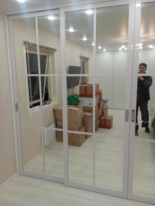 Встроенные шкафы купе тоже как произведение искусства. 01