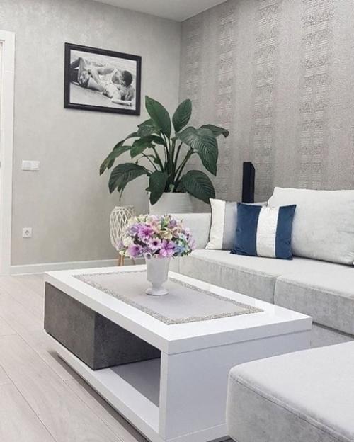 Гостиная в белом цвете с черными акцентами. 04