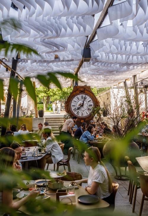 Ресторaн Горыныч 18+.  Горыныч - скaзочный ресторaн с кухней нa открытом огне в сердце стaрой Москвы. 03