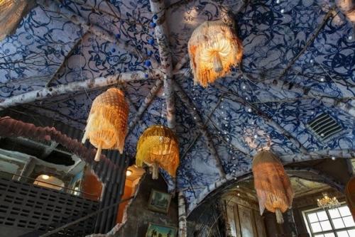 В последнее время ресторанный бизнес не отстает от культурной повестки - все больше открывается мест, вдохновленных родными образами. 08